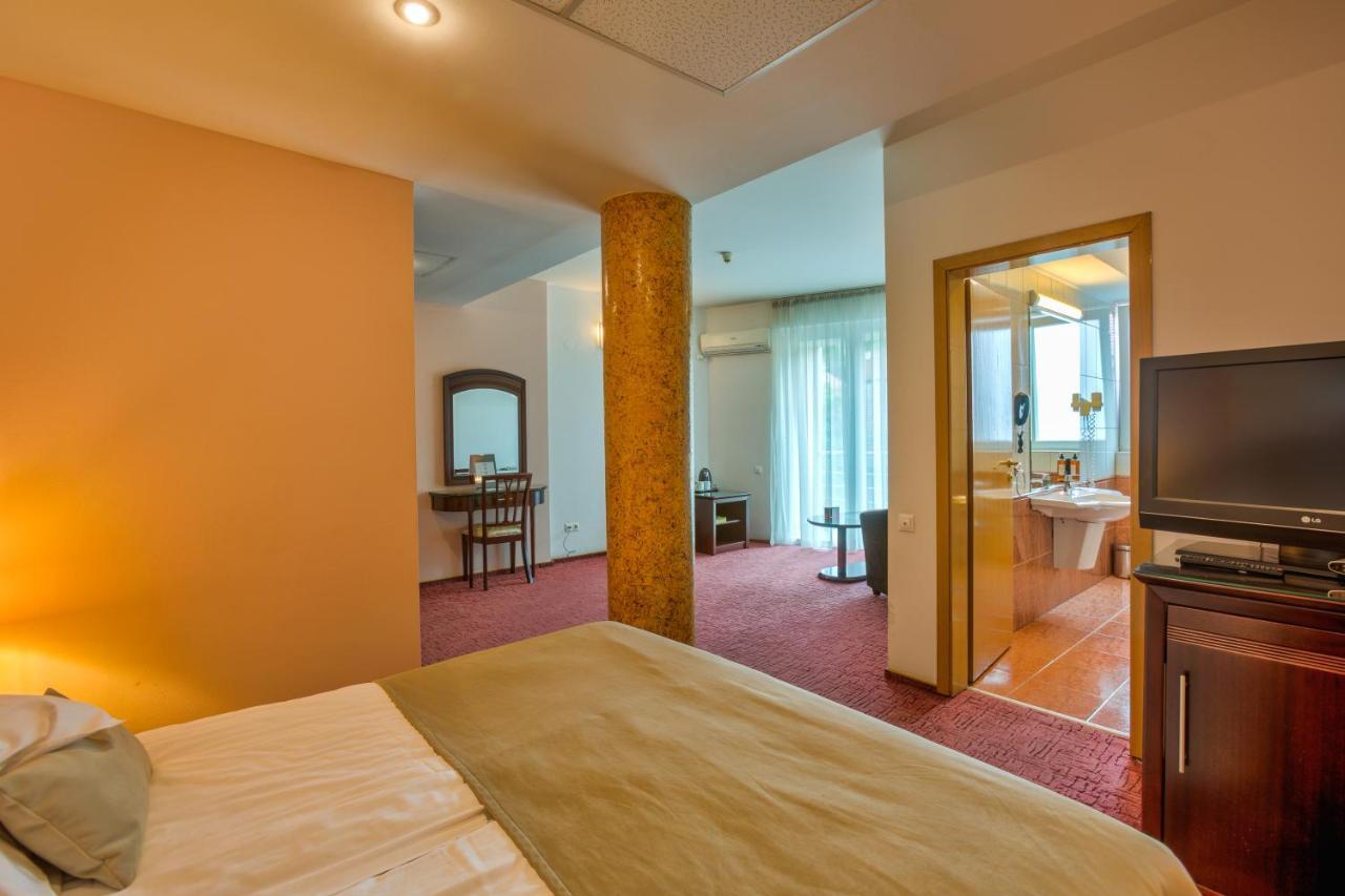 Hotel Ambient Брашов Экстерьер фото