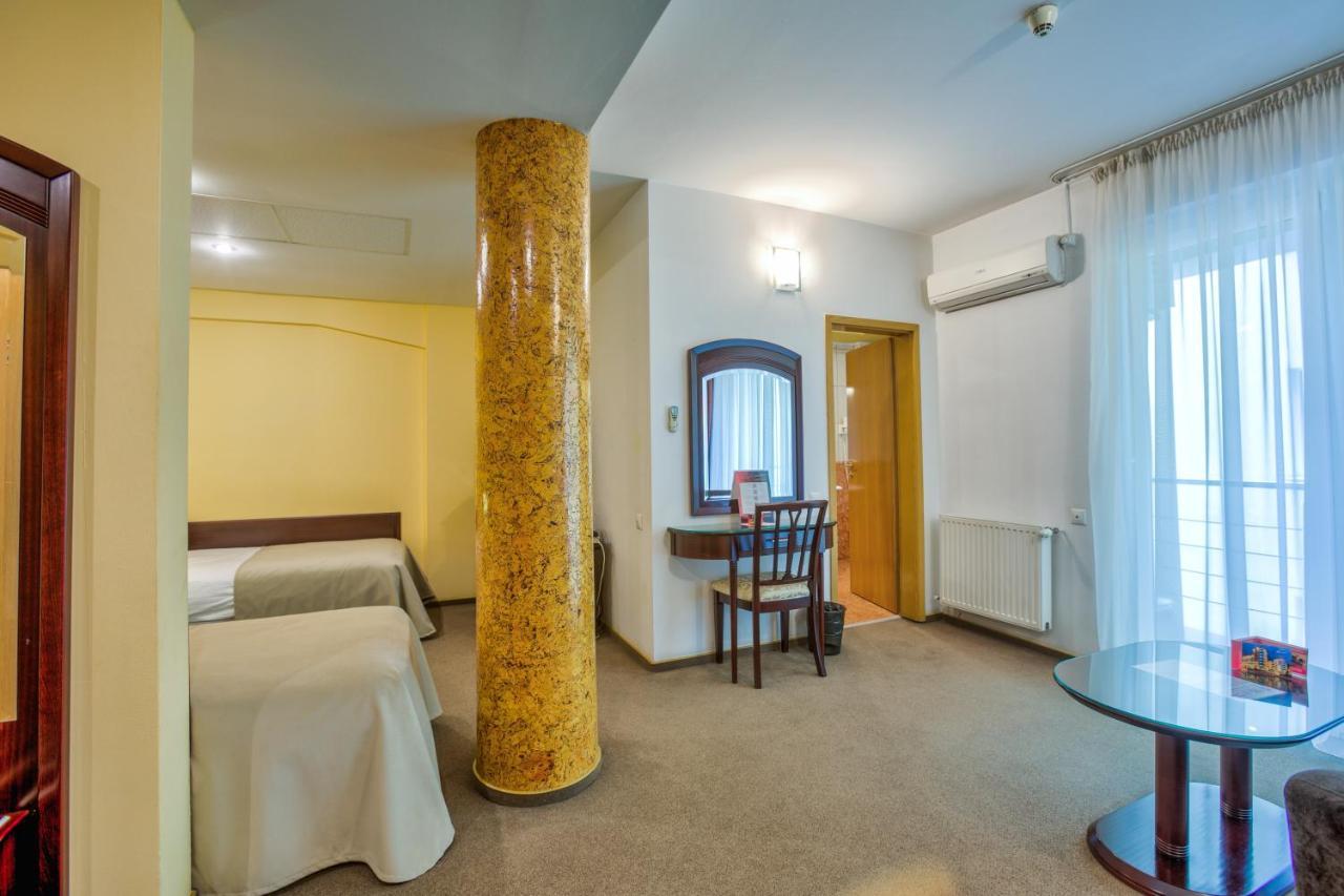 Hotel Ambient Брашов Экстерьер фото