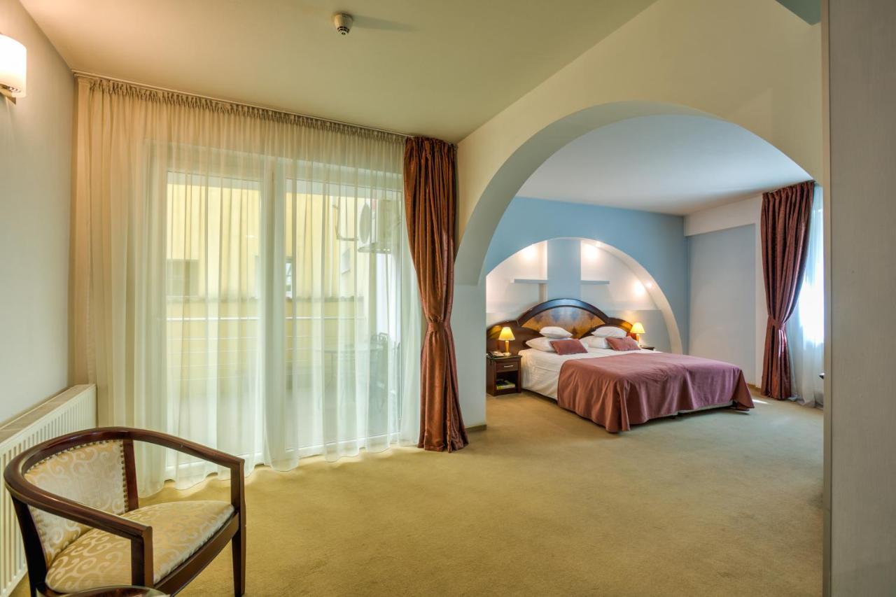 Hotel Ambient Брашов Экстерьер фото