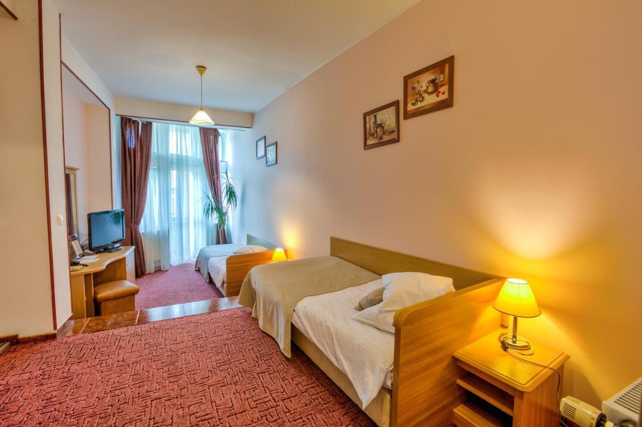 Hotel Ambient Брашов Экстерьер фото
