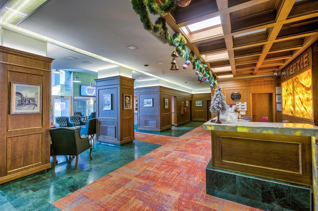 Hotel Ambient Брашов Экстерьер фото