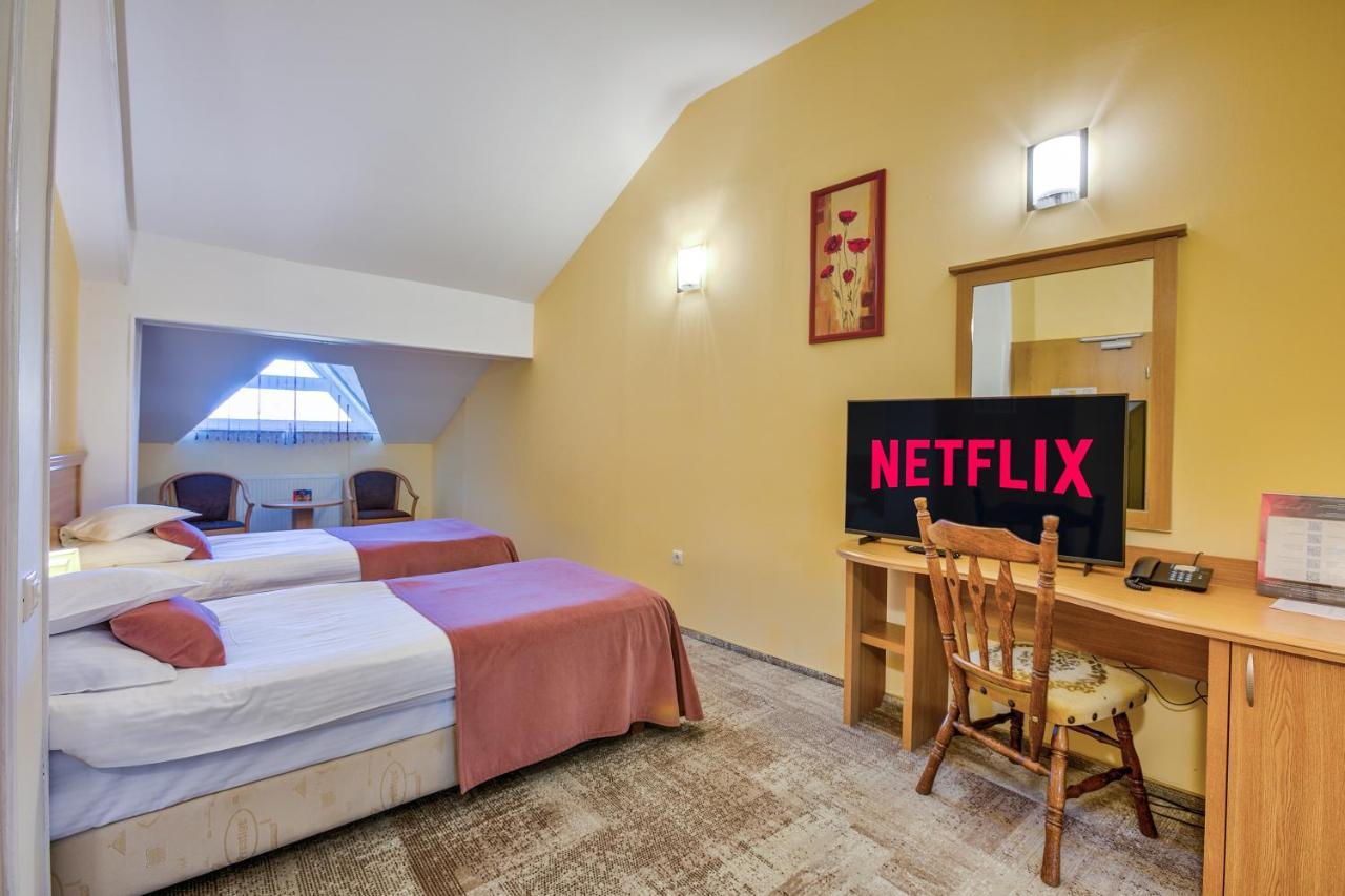 Hotel Ambient Брашов Экстерьер фото