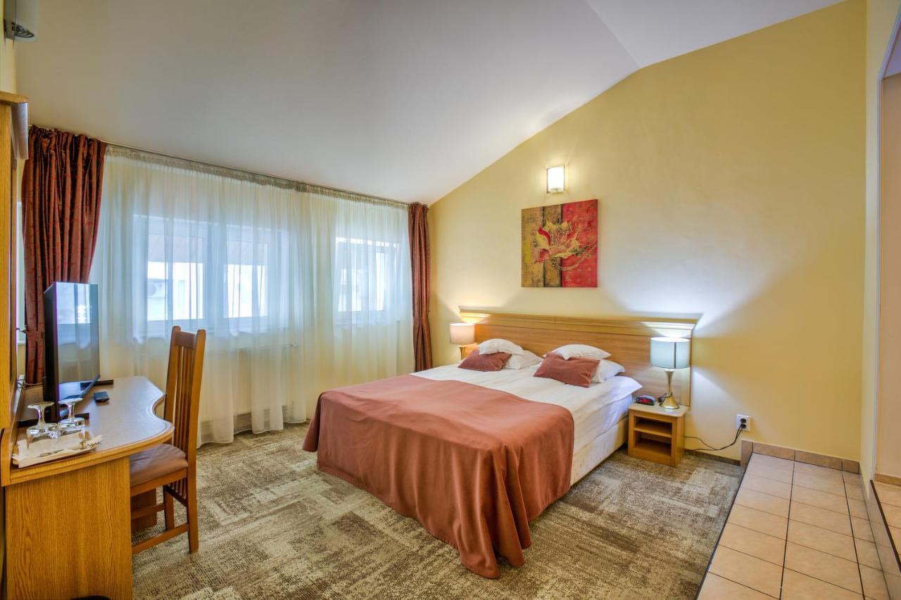 Hotel Ambient Брашов Экстерьер фото