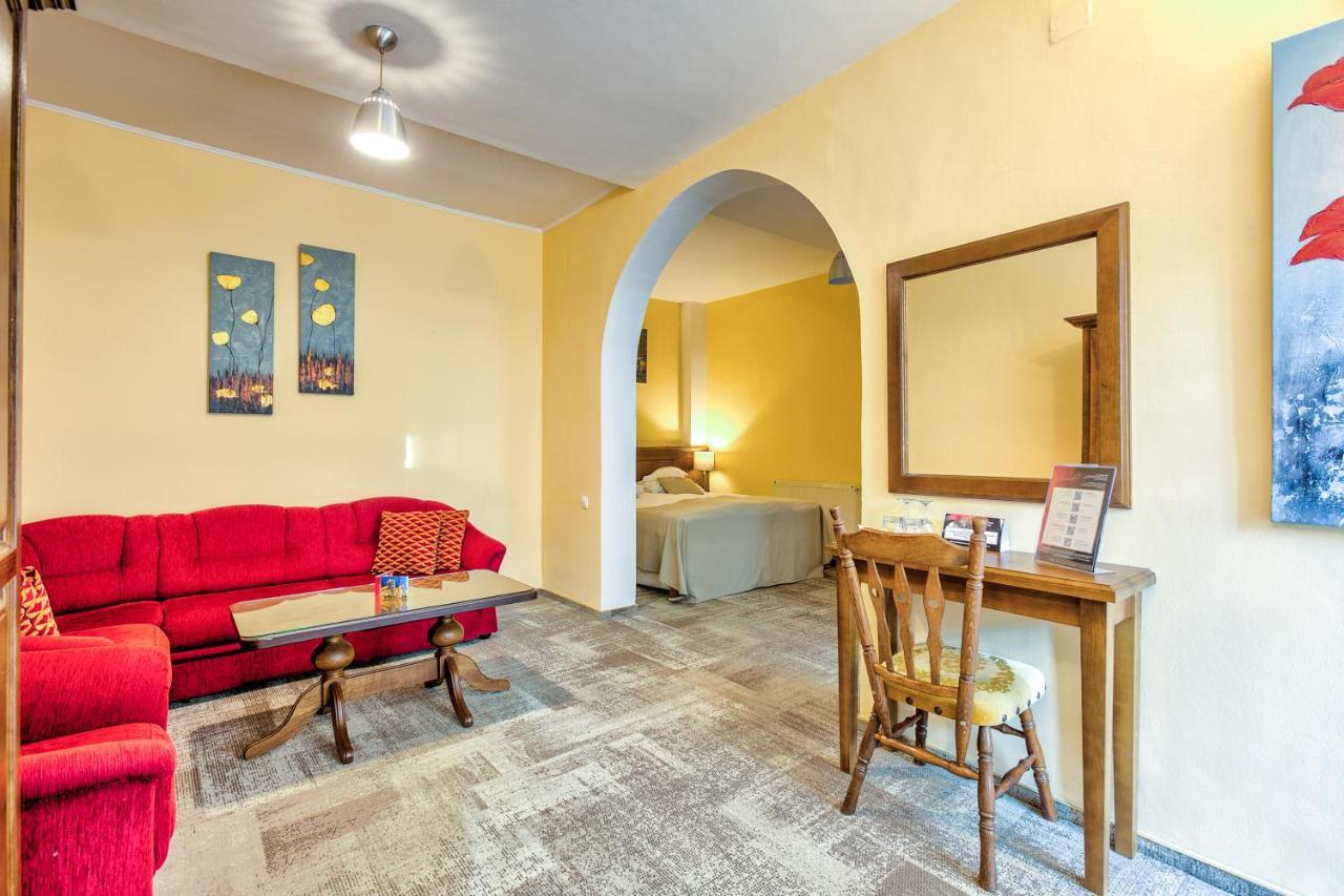 Hotel Ambient Брашов Экстерьер фото