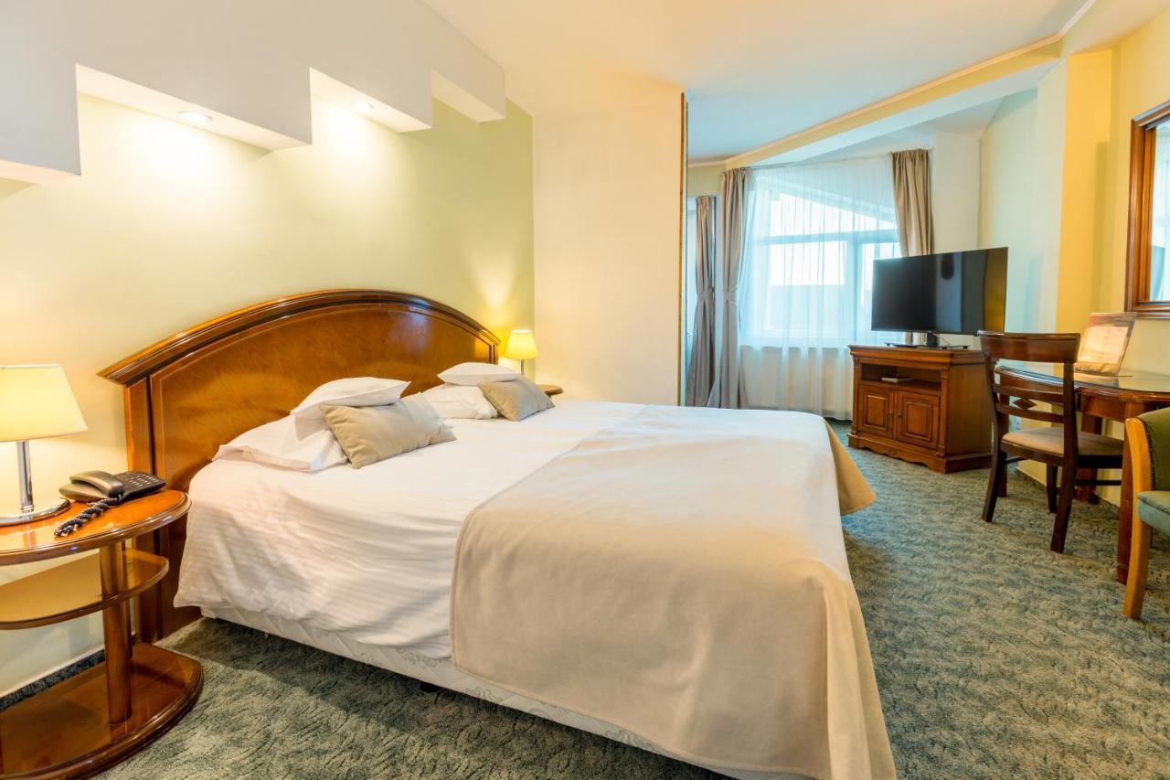 Hotel Ambient Брашов Экстерьер фото