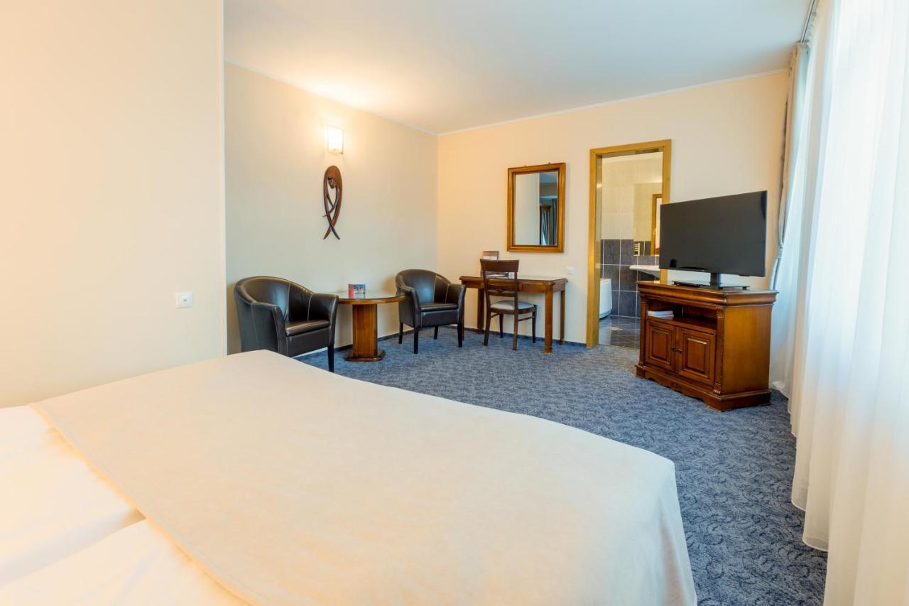 Hotel Ambient Брашов Экстерьер фото
