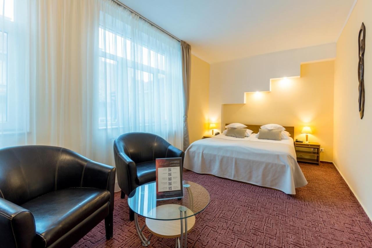 Hotel Ambient Брашов Экстерьер фото