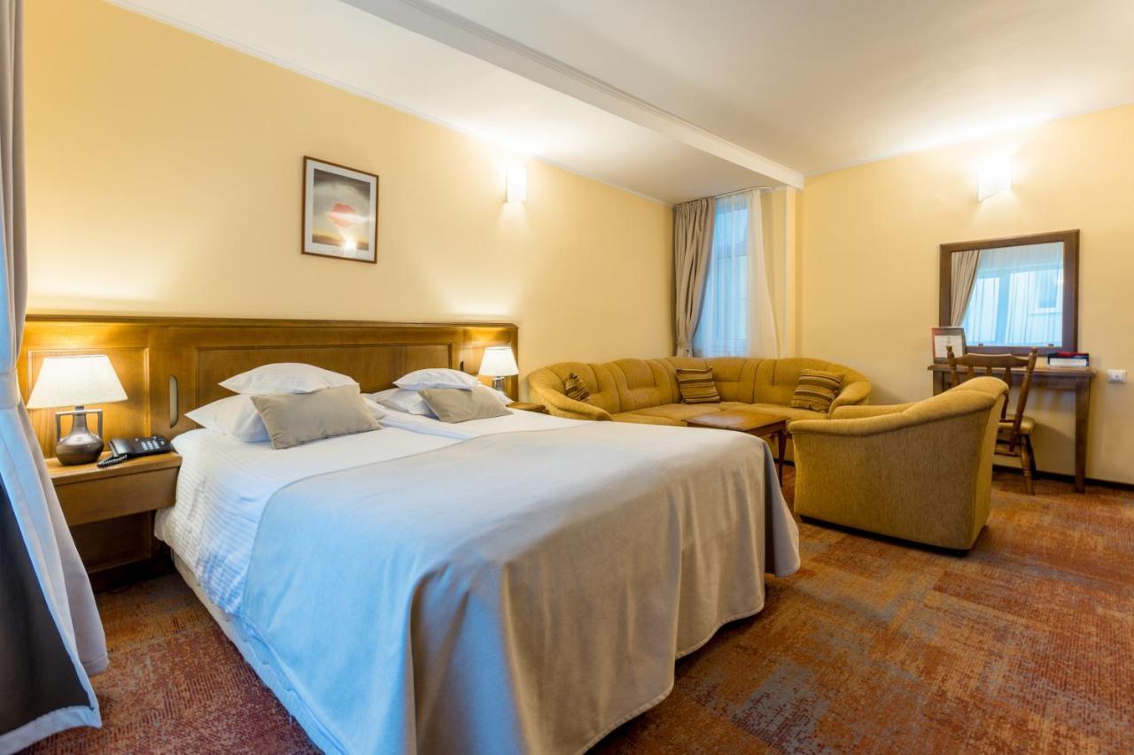 Hotel Ambient Брашов Экстерьер фото