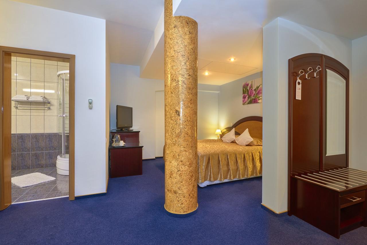 Hotel Ambient Брашов Экстерьер фото